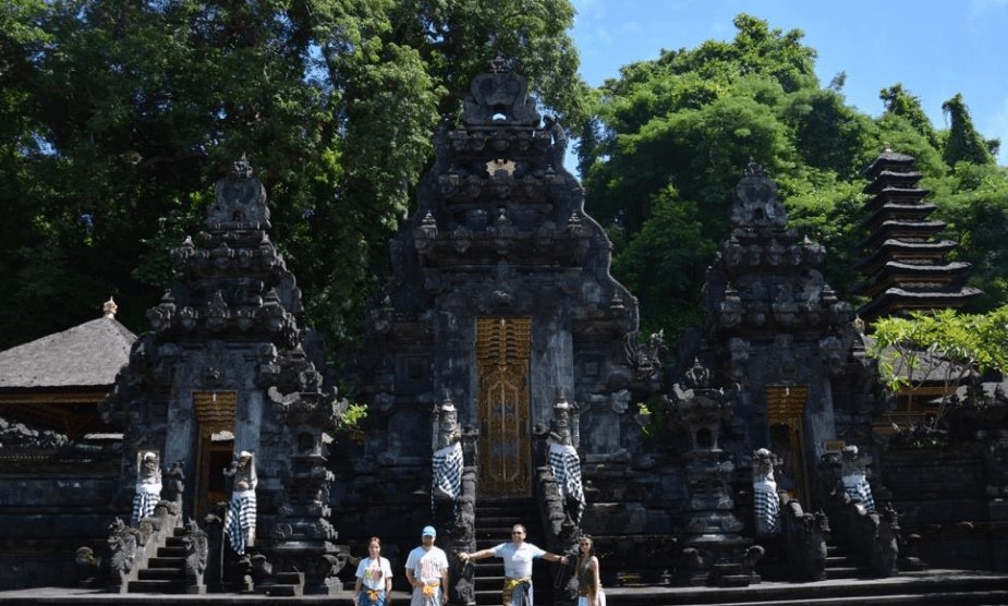 One-day trip to the East of Bali: Water Palaces and Pristine Beaches