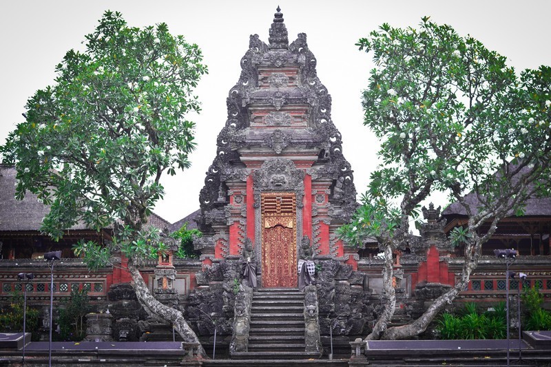 Temples of Bali. Interior and exterior features.