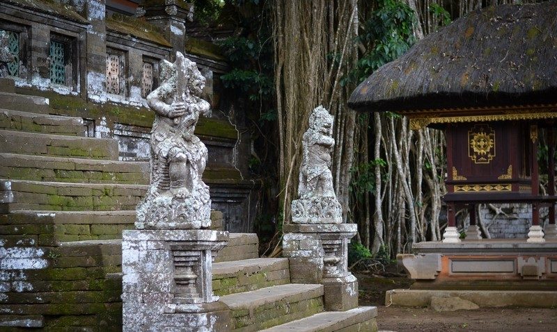 Temples of Bali. Interior and exterior features.