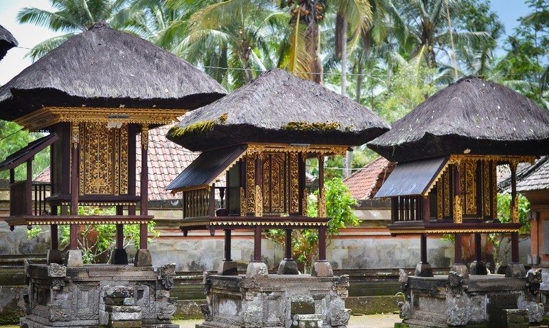 Temples of Bali. Interior and exterior features.