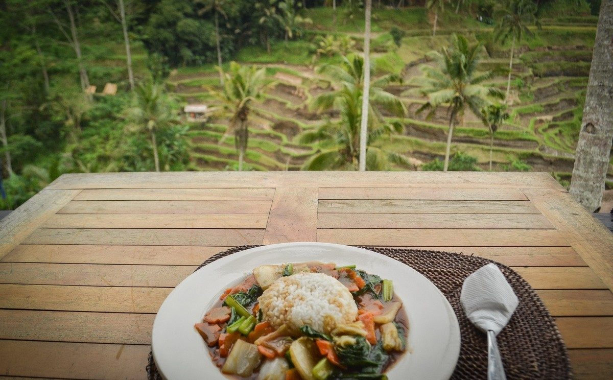 10 popular dishes in Bali. What to eat on the island? About Indonesian cuisine.