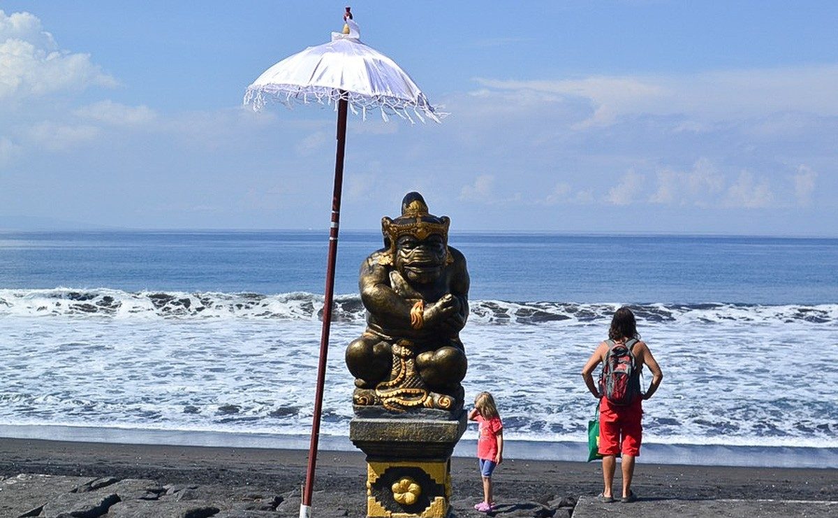 Beaches in Bali for swimming that are suitable for children, pregnant women, and elderly people.